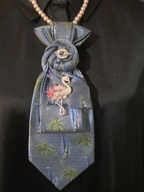 Blue Palm-Print Women's Necktie Necklace with Flamingo Brooch